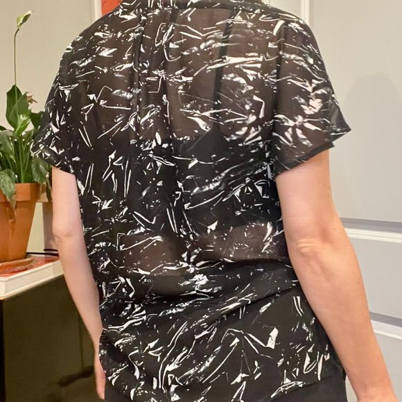 Factory by Erik Hart Sheer High-Low Button Up Short Sleeved Collared Shirt - Picture 3 of 6